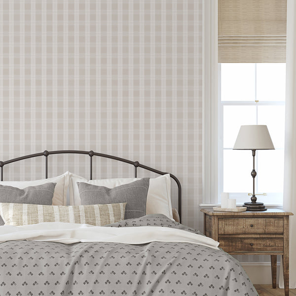 Neutral plaid wallpaper with pale beige checks and delicate linear details, ideal for living rooms, bedrooms, dining rooms, or a cozy home office.