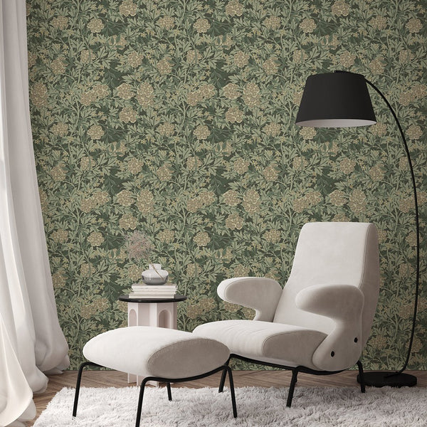 Dense green and beige wallpaper with interlaced jasmine clusters and vine networks. Suitable for bedrooms or studies, this wallpaper creates a continuous floral pattern with a classic aesthetic.